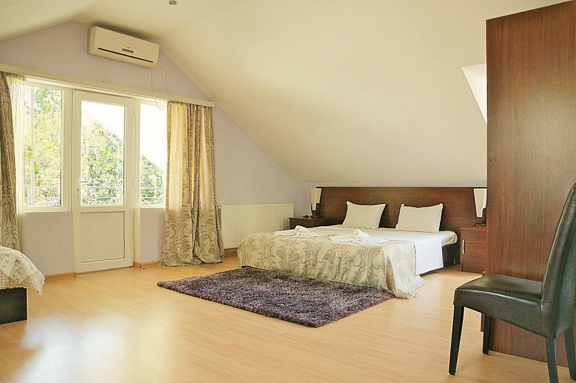 Hotel Tbilisi Garden Экстерьер фото
